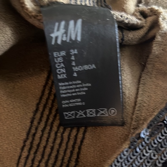 H&M dress with black sequins and pockets Size 4 - Picture 7 of 7